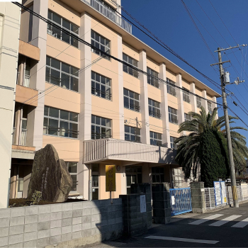 市立日高小学校